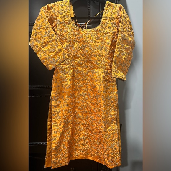 Indian Salwar Suit - Picture 1 of 8